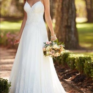 Stella york wedding dress - style number 6282
Size 12, never worn